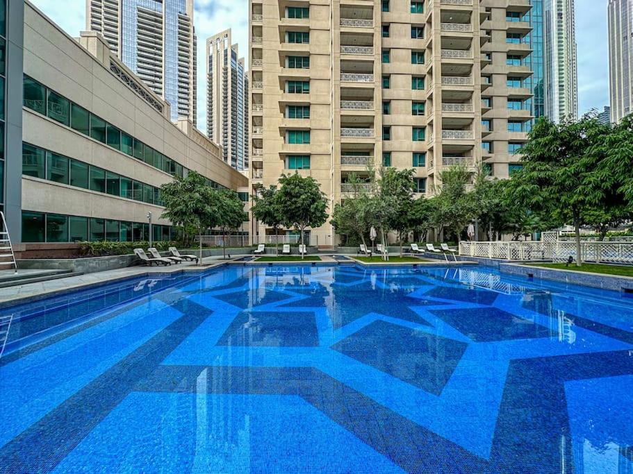 Studio In Best Part Of Downtown With Amazing Pool دبي المظهر الخارجي الصورة