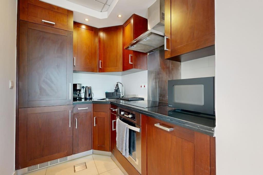 Studio In Best Part Of Downtown With Amazing Pool دبي المظهر الخارجي الصورة